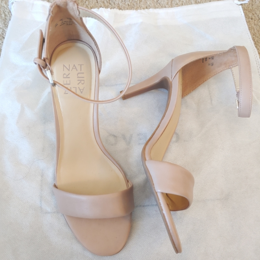 Naturalizer Leah nude heels sandals size 8